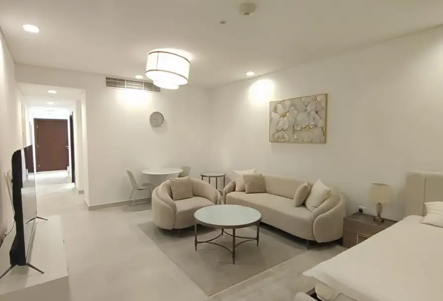 Darvesta | Spacious Studio Apartment – Viva Bahriya, The Pearl-3