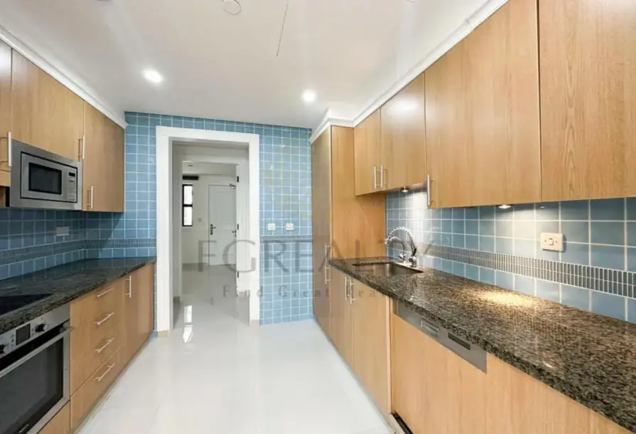 Fully Renovated 4BR Luxury Townhouse | Porto Arabia-6
