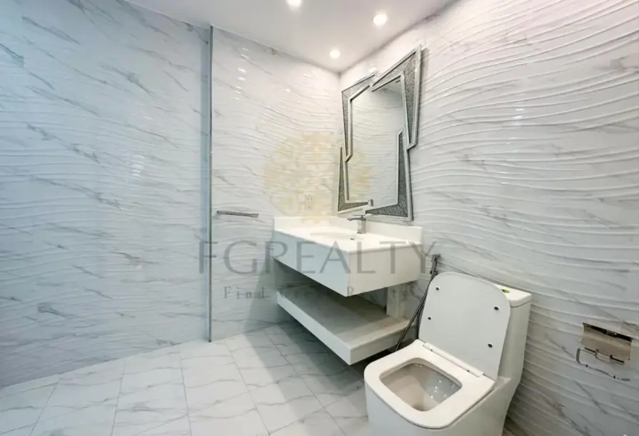 Fully Renovated 4BR Luxury Townhouse | Porto Arabia-7