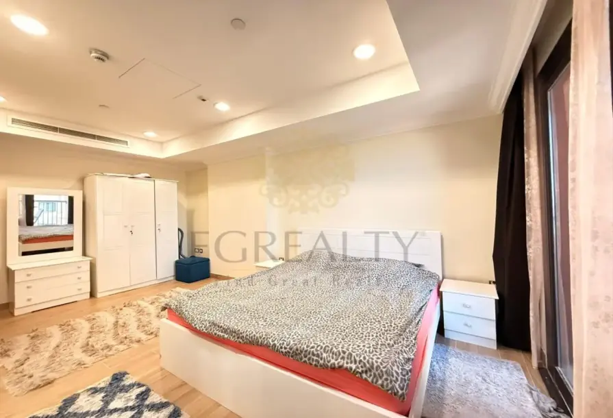 Spacious 1BR with Balcony | Porto Arabia-3