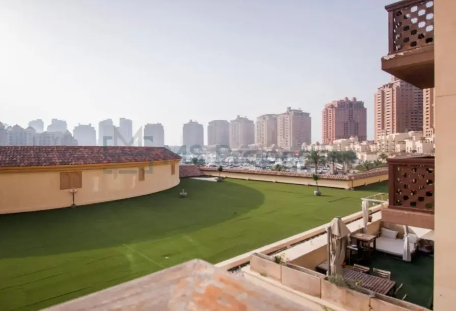 Elegant 2BR Townhouse with Spacious Balcony | Porto Arabia-10