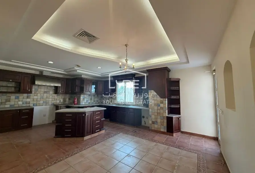 Grand 5BR Family Villa with Private Garden | West Bay – Darvesta-16