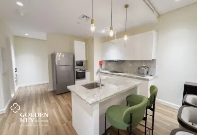 Modern 2BR+Maid Apartment | Floresta Gardens, The Pearl | Bills Included-3