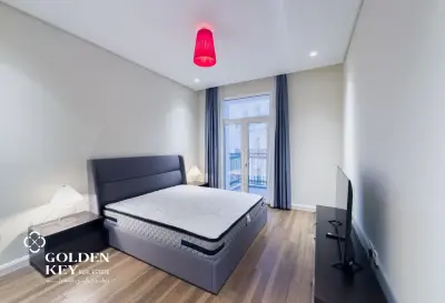 Modern 2BR+Maid Apartment | Floresta Gardens, The Pearl | Bills Included-4