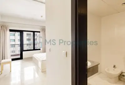 1BR + Office with Balcony | Porto Arabia – Darvesta